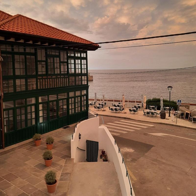 Apartamentos El Muelle Comillas Exterior photo